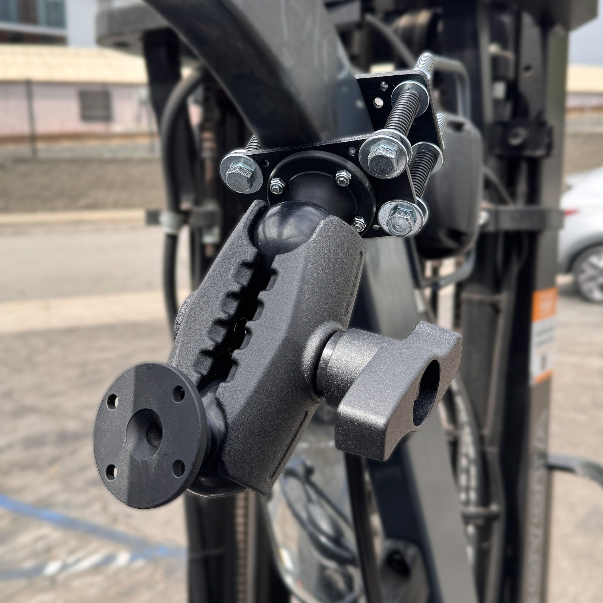 iBOLT AMPS Forklift Pillar Mount with 57mm (2.25-inch) Ball Joint and 5.25" Metal Arm