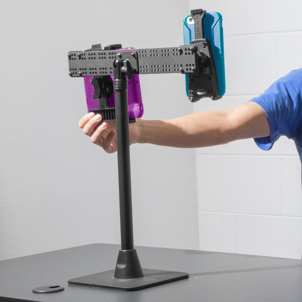 iBOLT Mounts iBOLT Stream-Cast Dual Phone and Tablet Stand