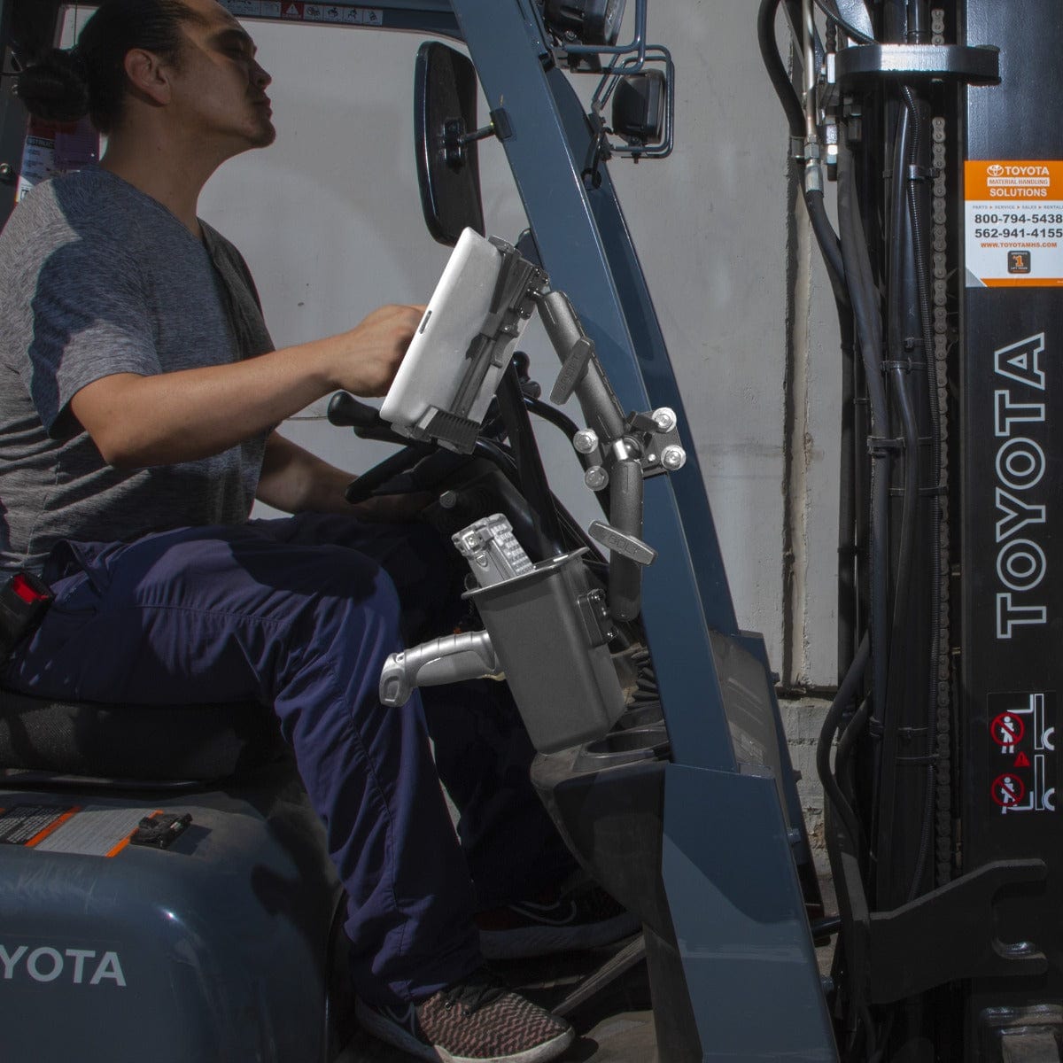 iBOLT Mounts iBOLT TabDock™ Dual XL Barcode Scanner Forklift Pillar Mount