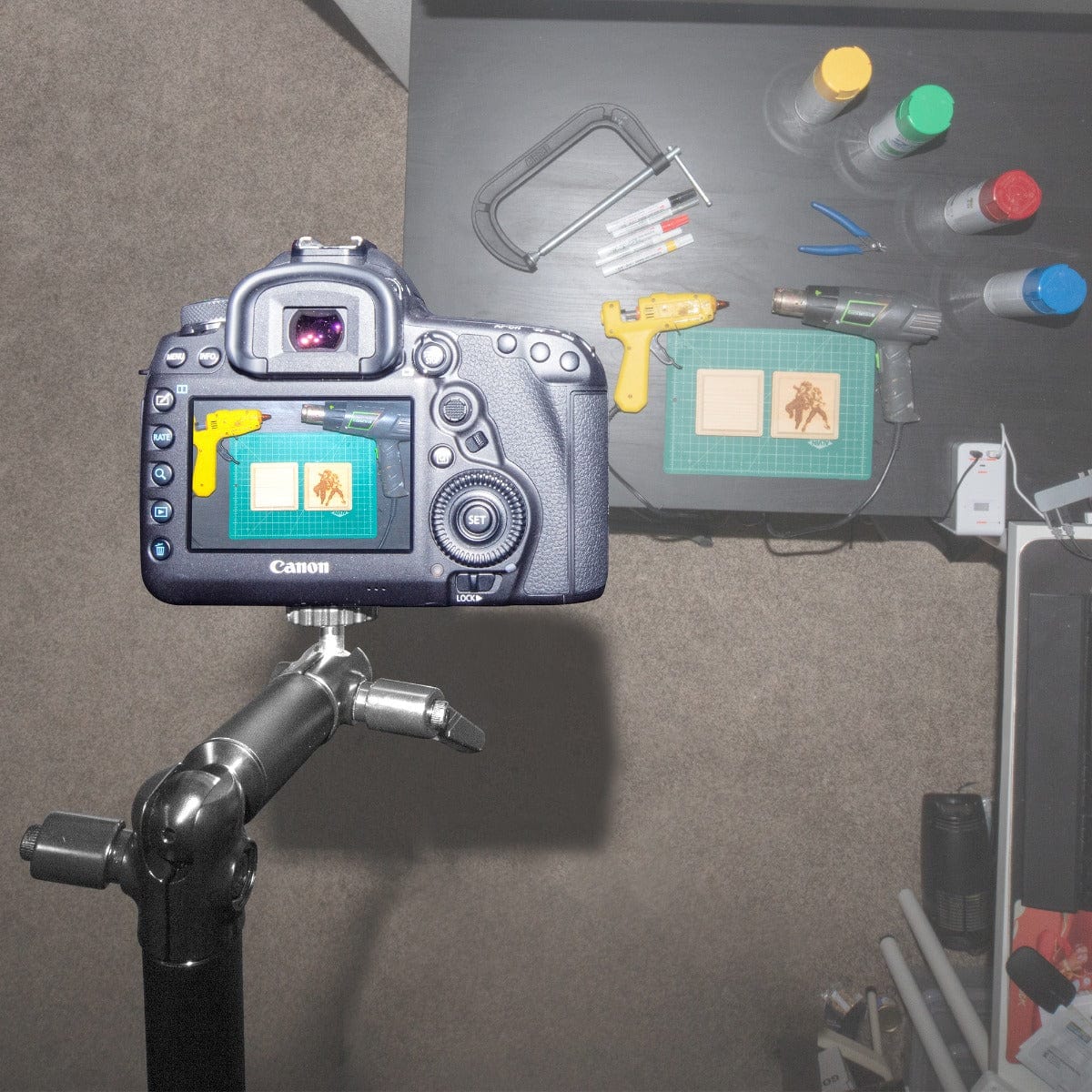 iBOLT Mounts iBOLT Stream-Cast Overhead Ceiling / Wall-Metal Multi-Angle Drill Base Mount for DSLR Cameras, Smartphones, Mini projectors